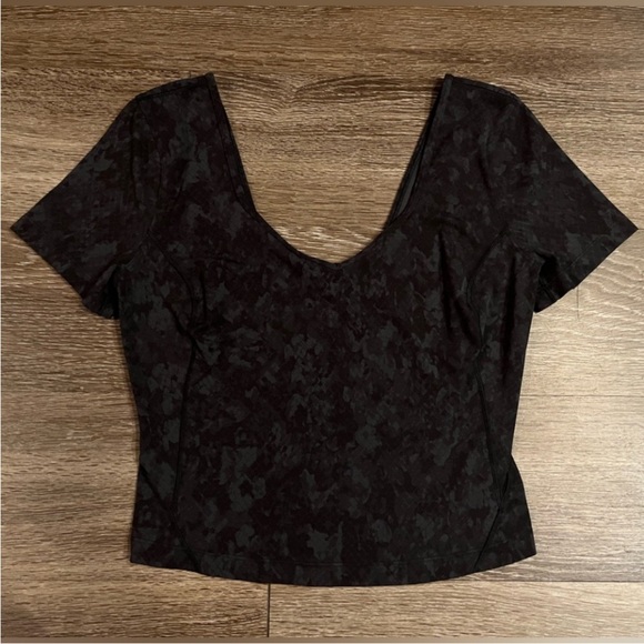 Lululemon Align Short Sleeve Tee Nulu in Hideaway Camo Coal Gray Size 6 - Picture 4 of 5